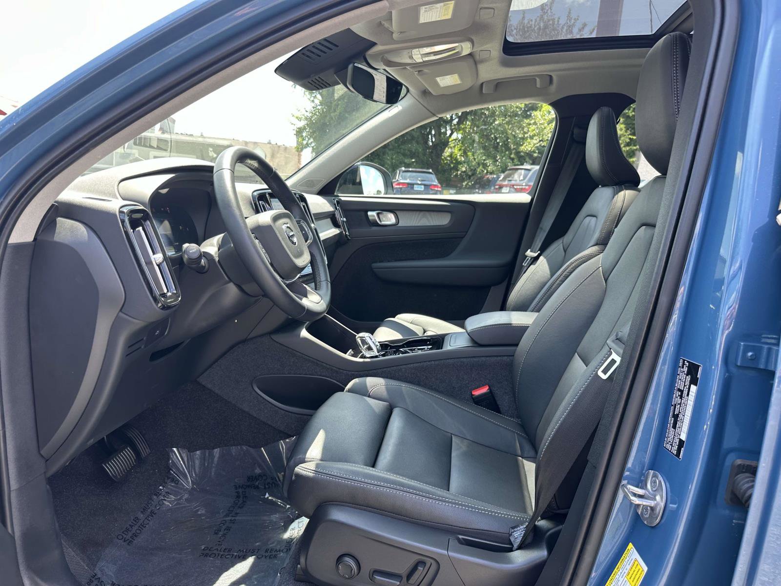 2025 Volvo XC40 Plus photo 15