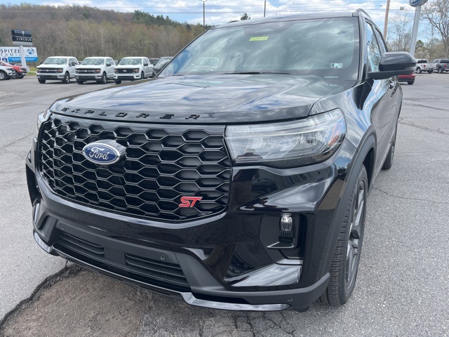 2025 Ford Explorer ST photo 3