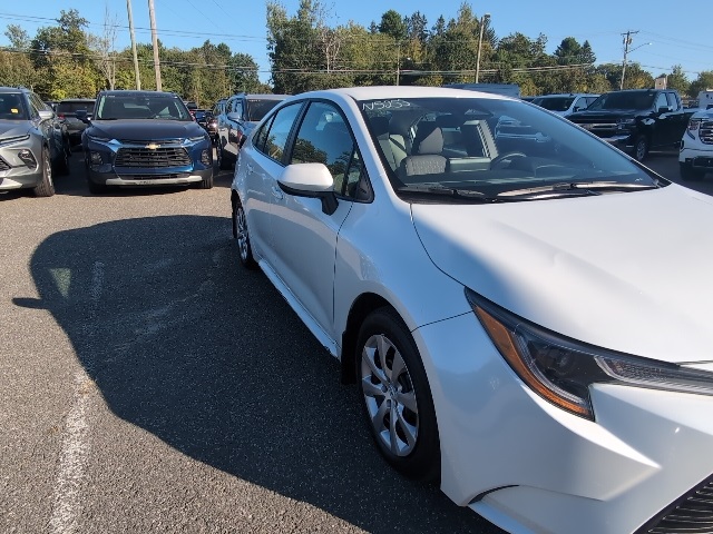 2025 Toyota Corolla LE photo 3