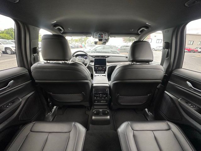 2025 Jeep Grand Cherokee Limited photo 30