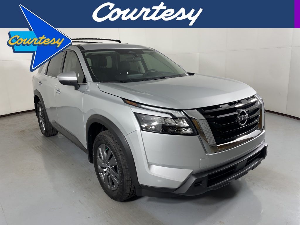 2025 Nissan Pathfinder SV's photo