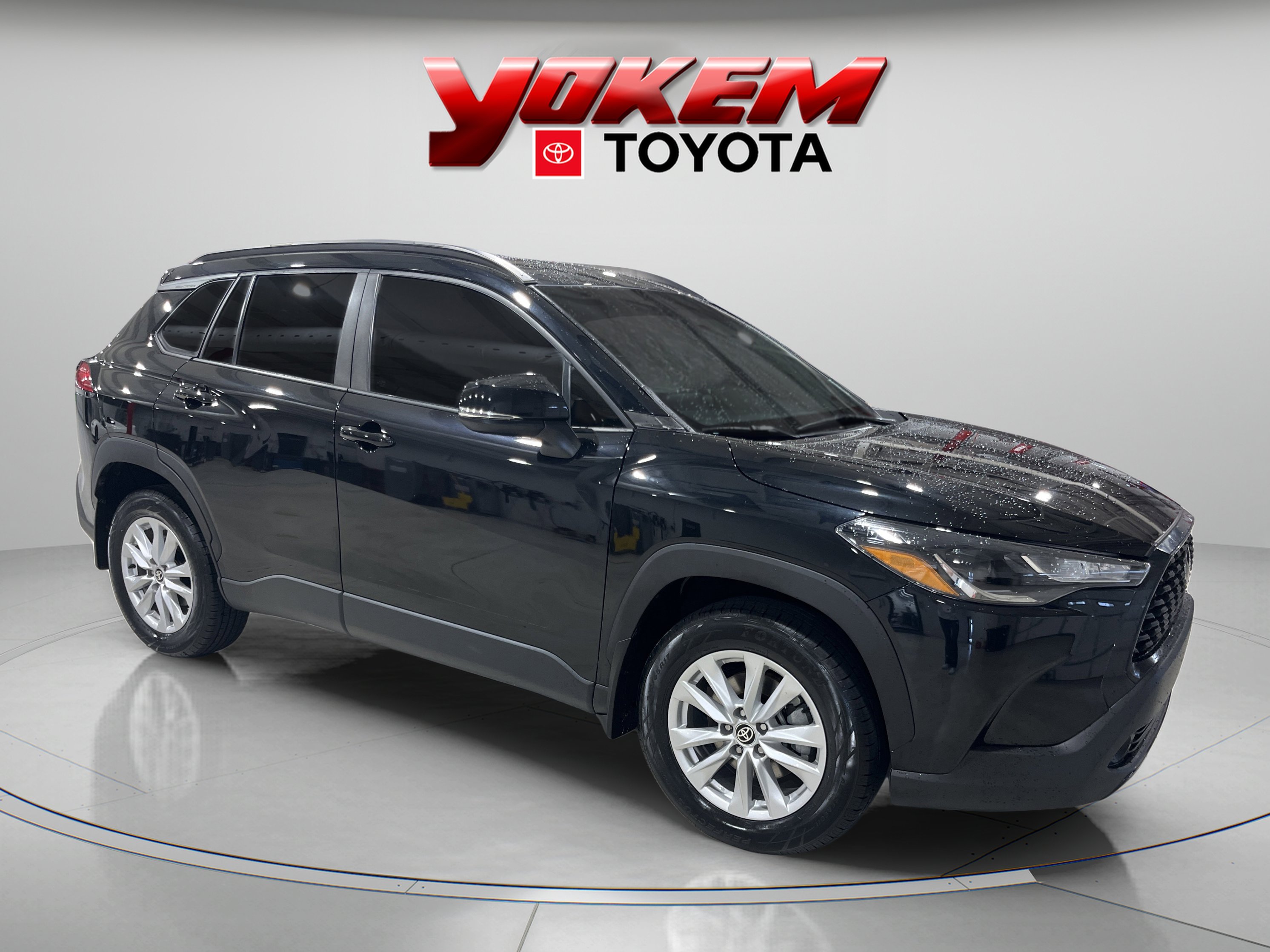 2022 Toyota Corolla Cross LE photo 6