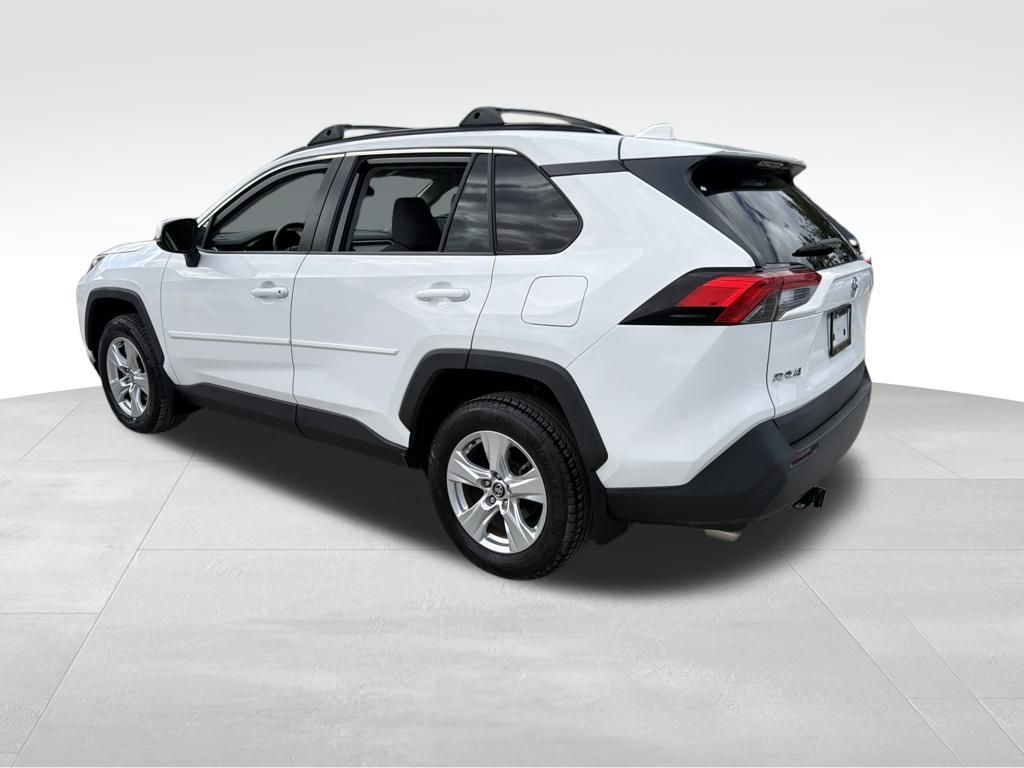 2020 Toyota RAV4 XLE photo 4