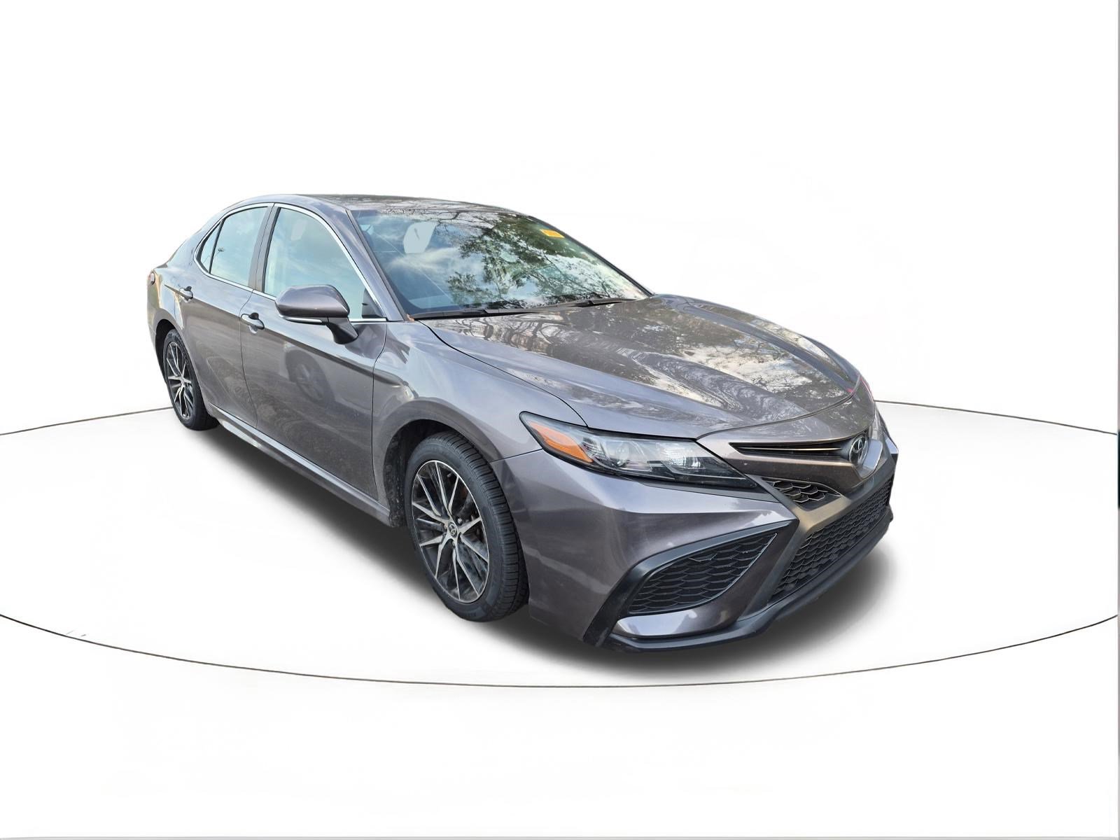 2024 Toyota Camry SE's photo