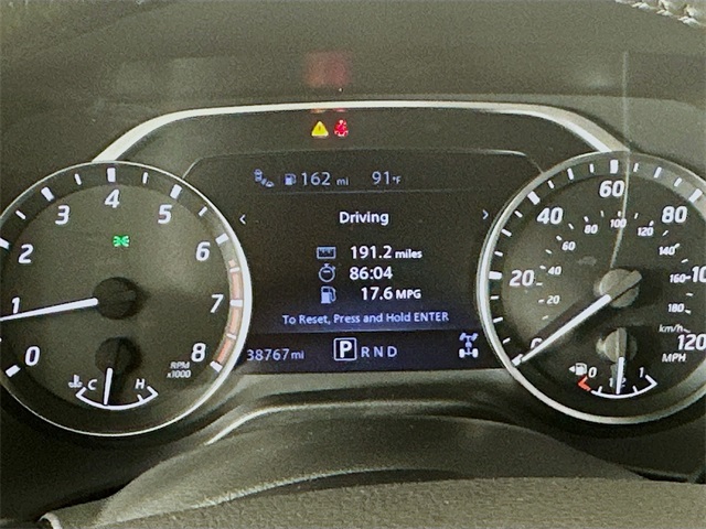 2024 Nissan Titan SV photo 2