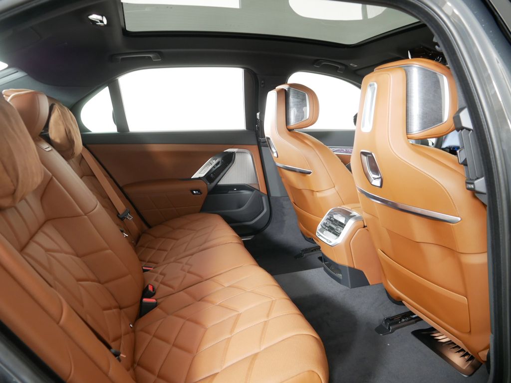 2025 Bmw 750e 750e xDrive photo 21