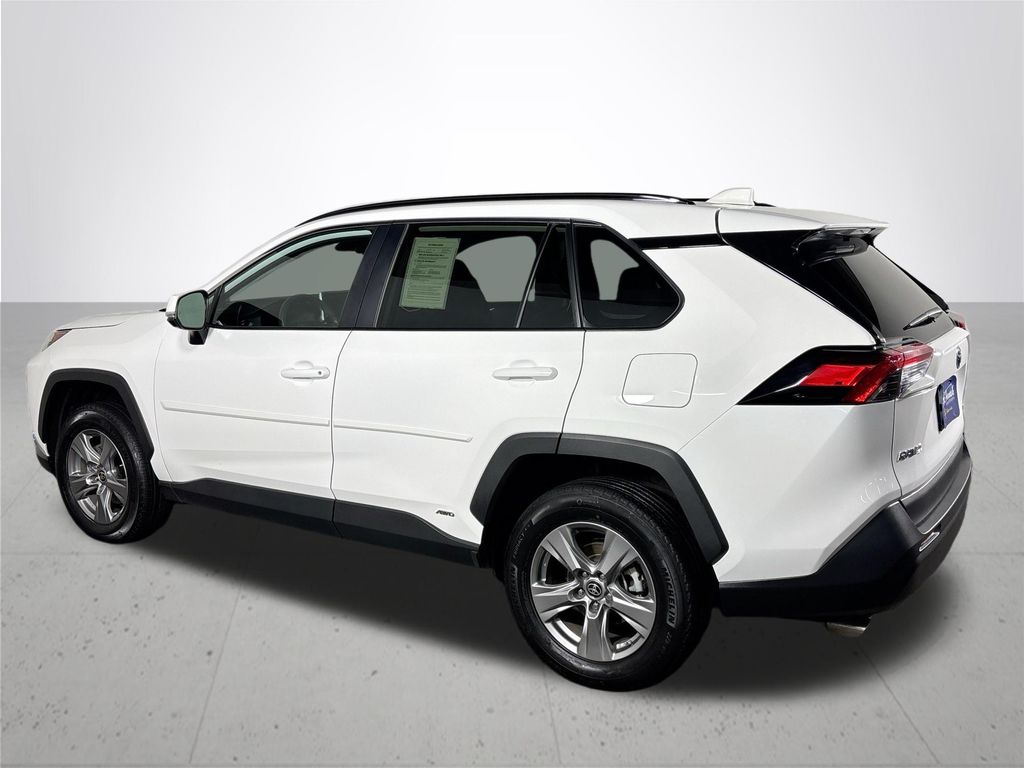 2024 Toyota RAV4 Hybrid LE photo 4