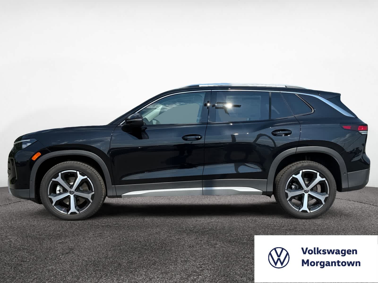 2025 Volkswagen Tiguan SE photo 2