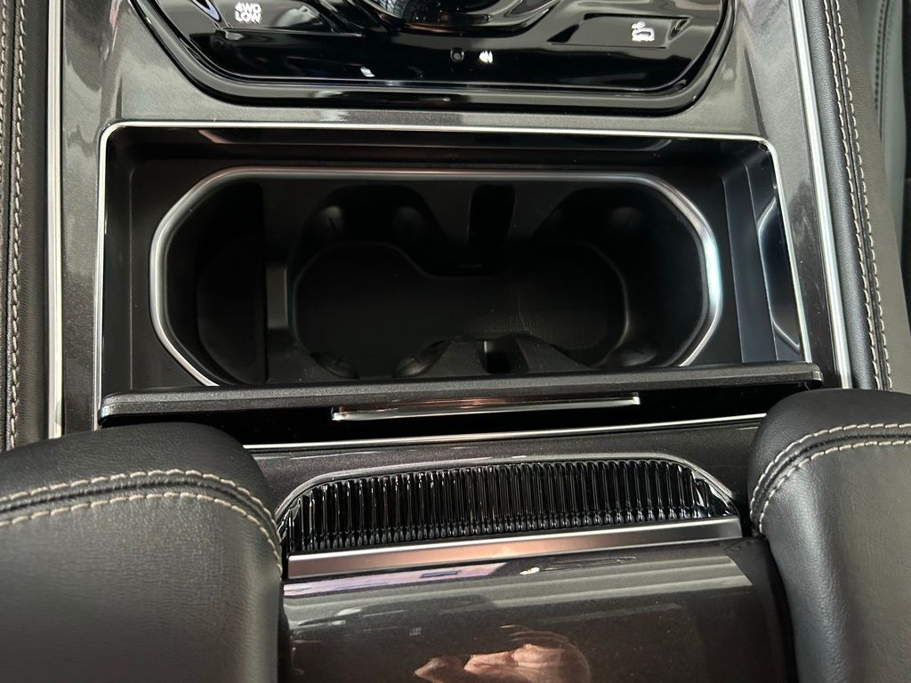 2024 Jeep Wagoneer Base photo 39