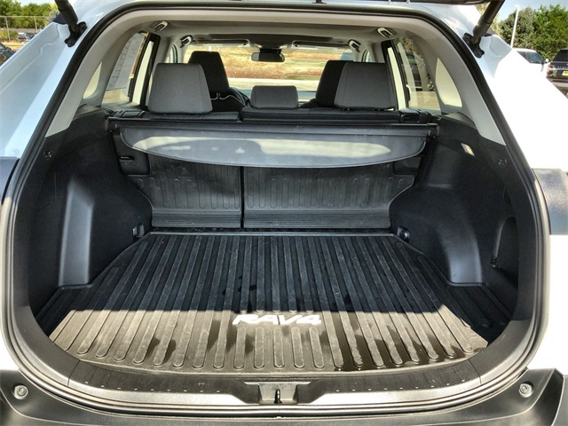 2024 Toyota RAV4 XLE photo 12