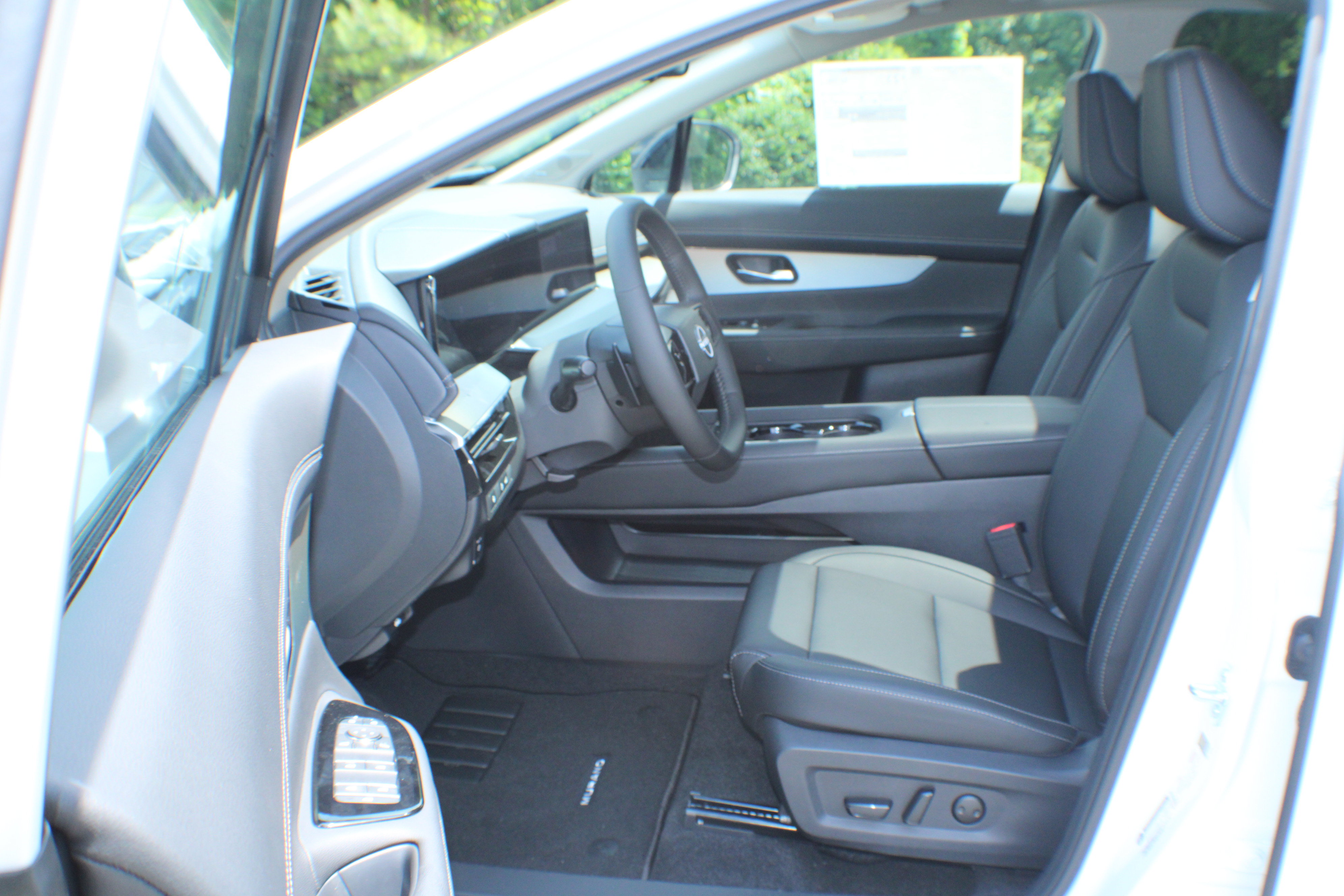 2025 Nissan Murano SL photo 12