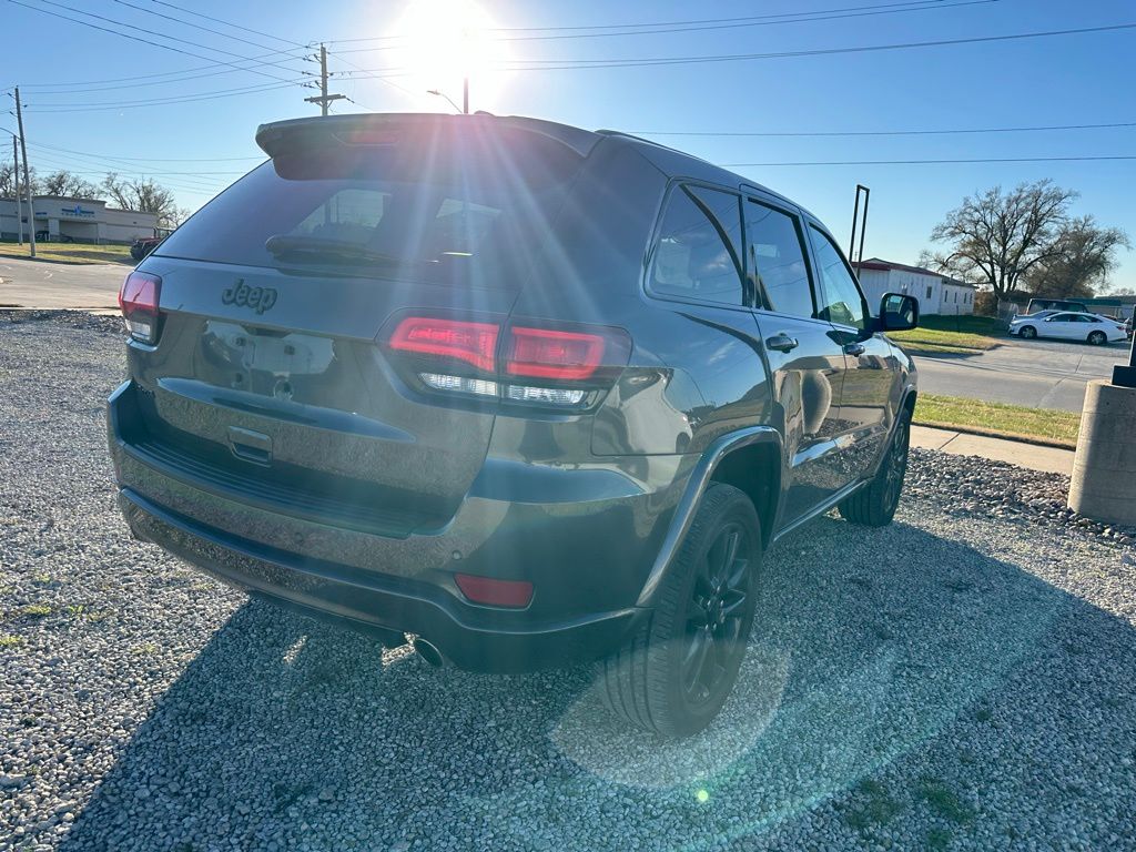 2021 Jeep Grand Cherokee Laredo X photo 4