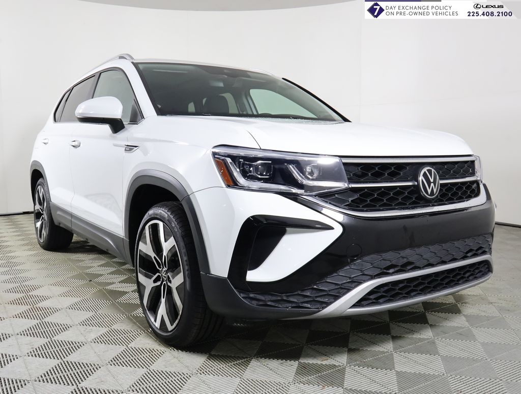 2022 Volkswagen Taos SEL's photo