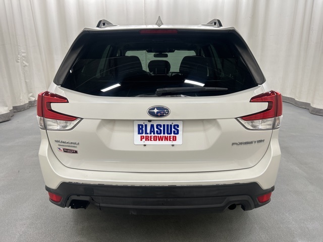 2022 Subaru Forester Premium photo 3