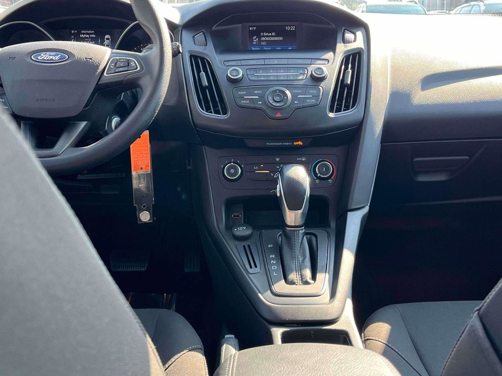 2018 Ford Focus SE photo 3