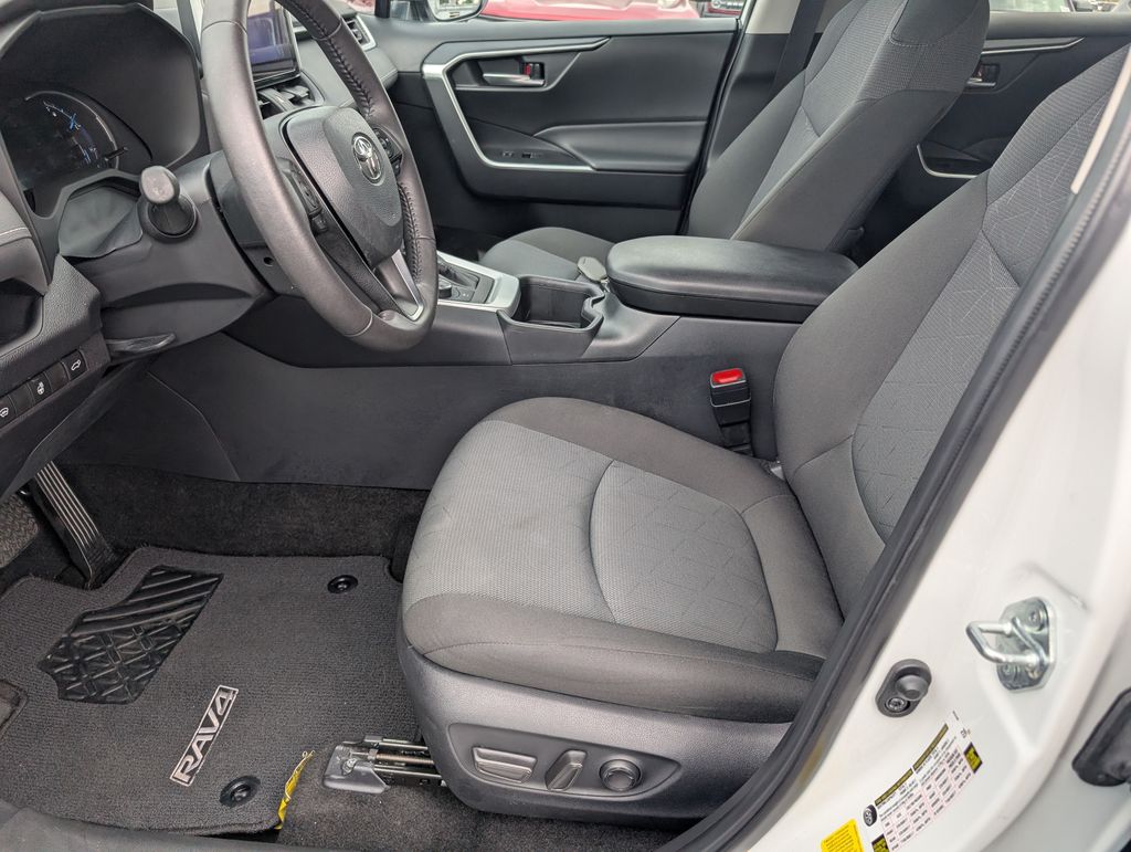 2024 Toyota RAV4 Hybrid XLE photo 10