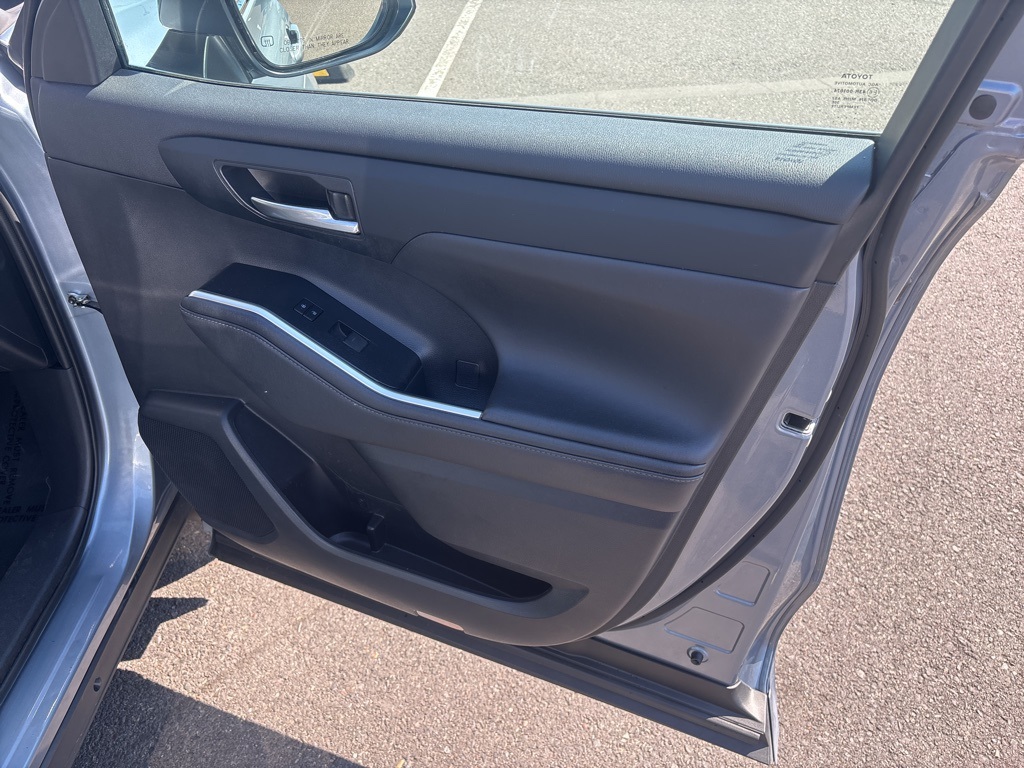 2021 Toyota Highlander Hybrid XLE photo 12
