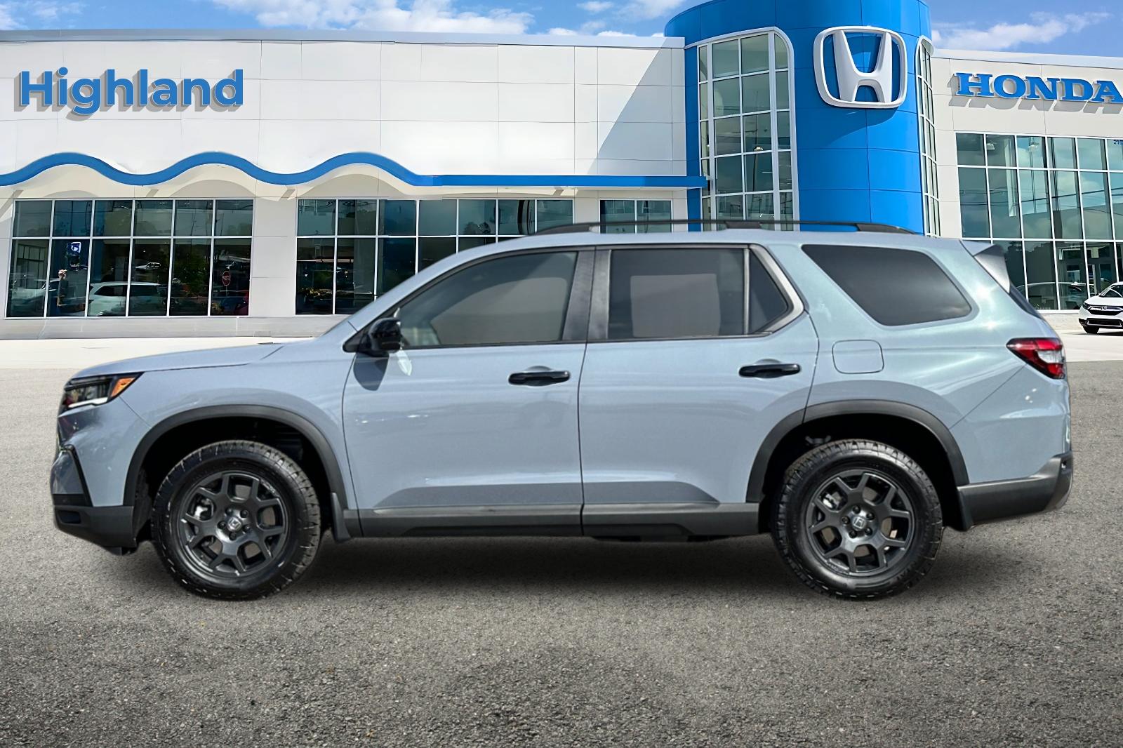 2025 Honda Pilot TrailSport photo 2