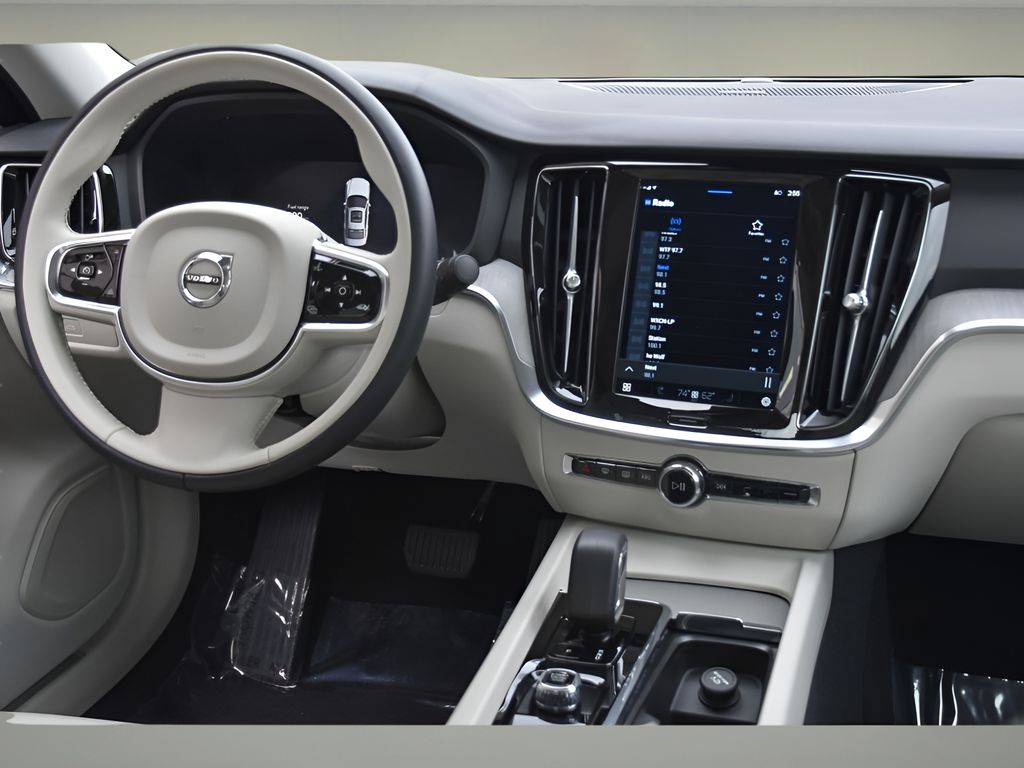 2024 Volvo S60 B5 Plus photo 11
