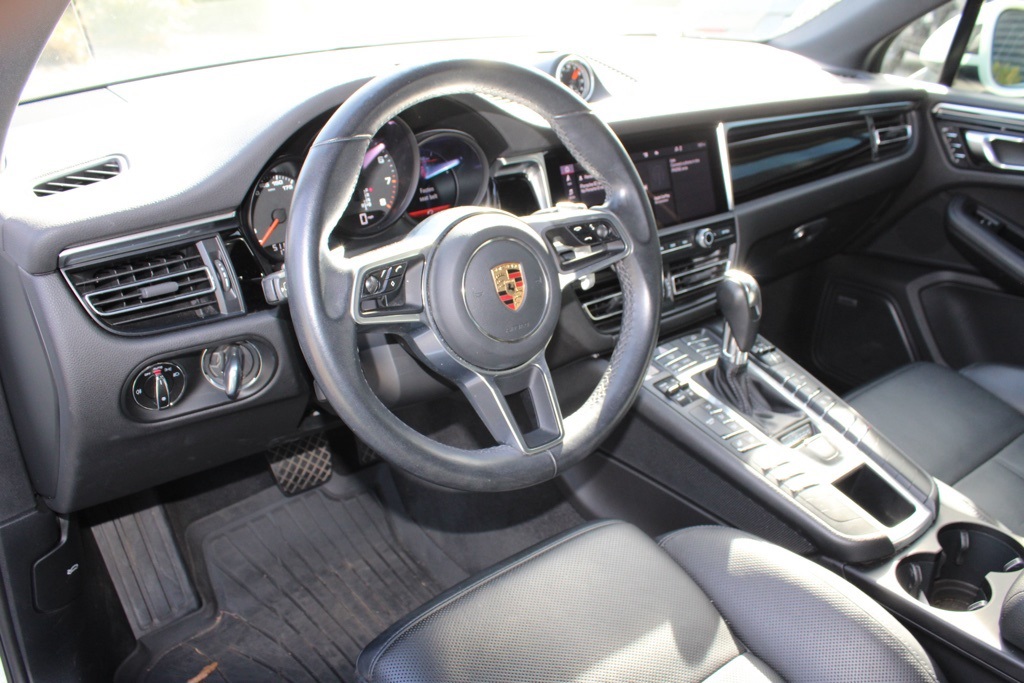 2020 Porsche Macan Base photo 4