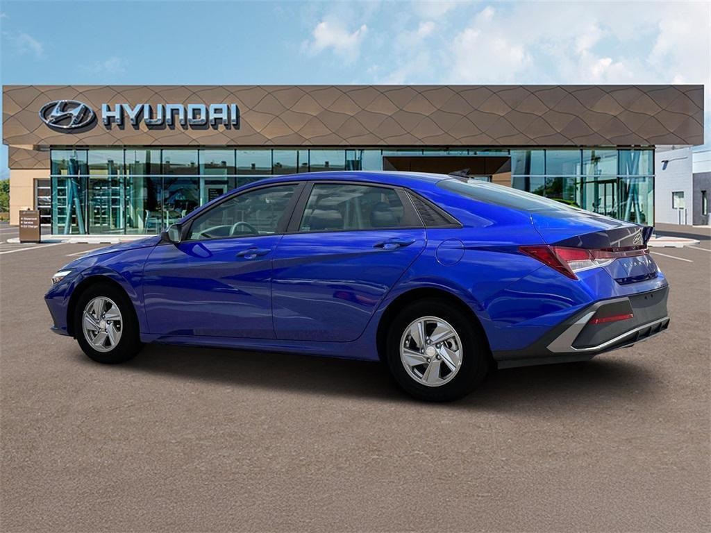 2025 Hyundai Elantra SE photo 4