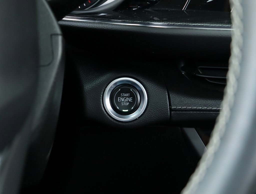 Used 2022 Summit White Buick Essence image 18