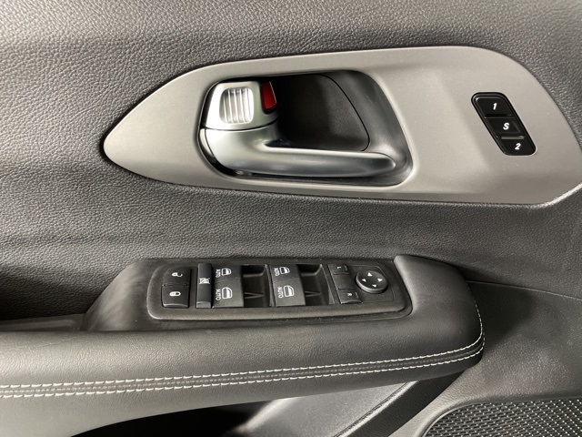 2025 Chrysler Pacifica photo 18