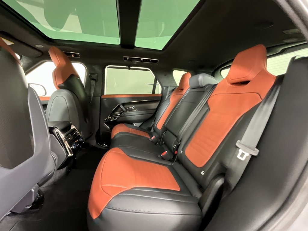 2025 Land Rover Range Rover Sport photo 2