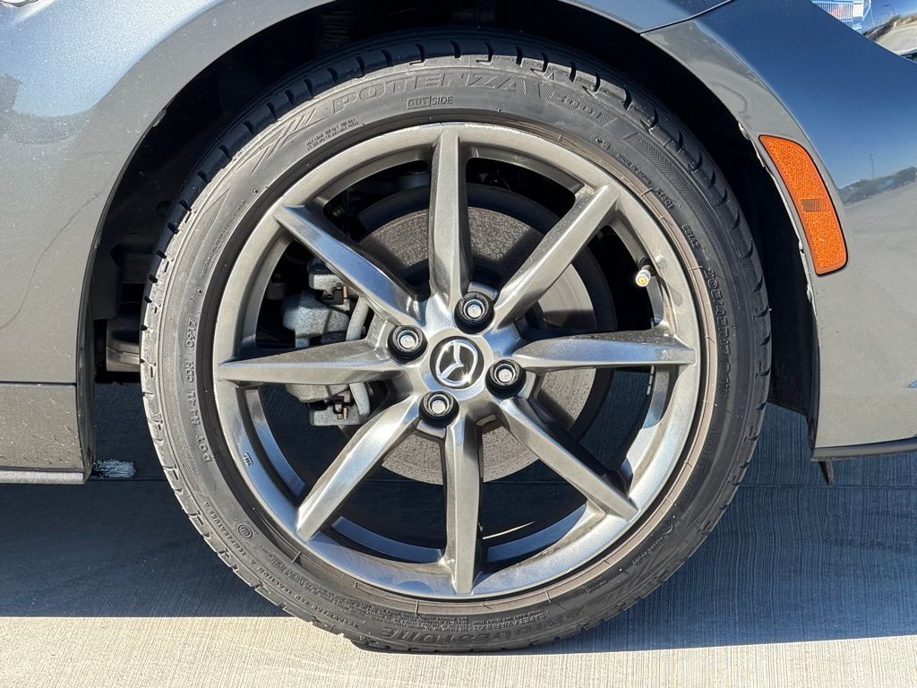 2017 Mazda MX-5 Miata RF Miata Grand Touring photo 4