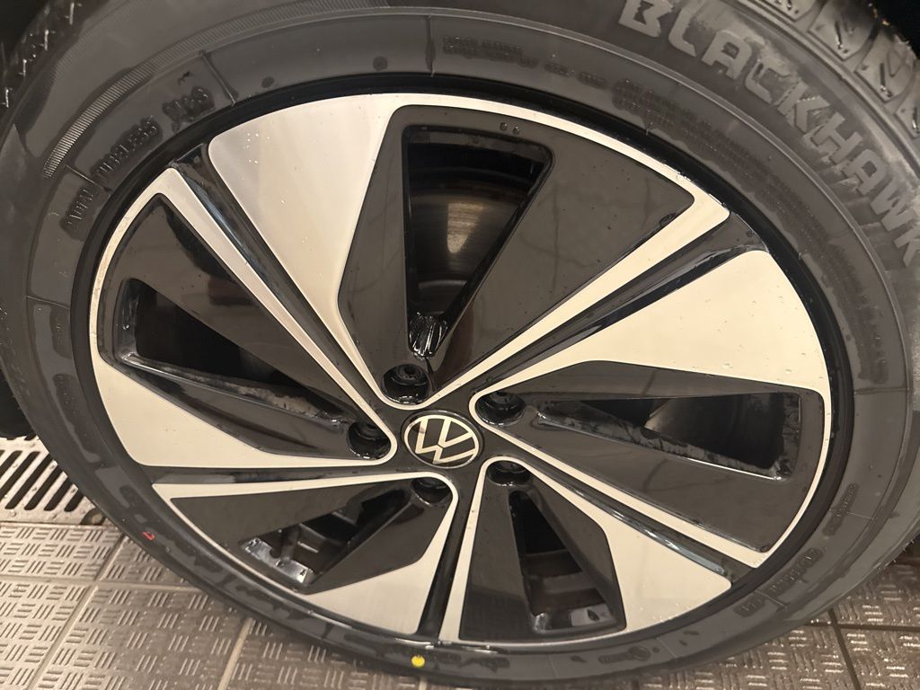 2023 Volkswagen Taos SE photo 4
