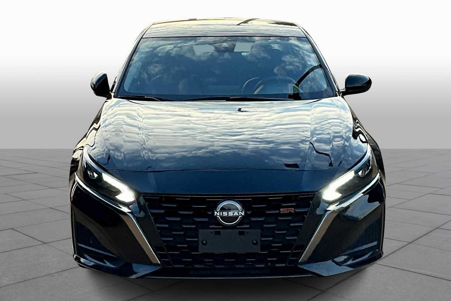 2024 Nissan Altima 2.5 SR photo 3