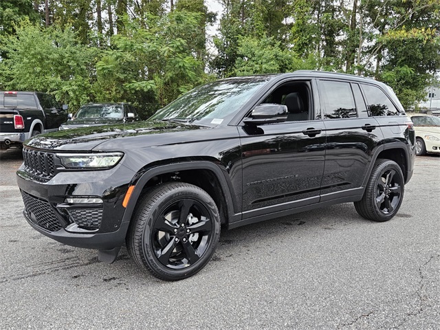2025 Jeep Grand Cherokee Limited photo 3