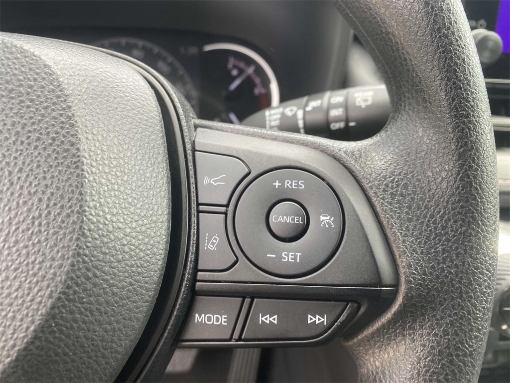 2023 Toyota RAV4 XLE photo 22