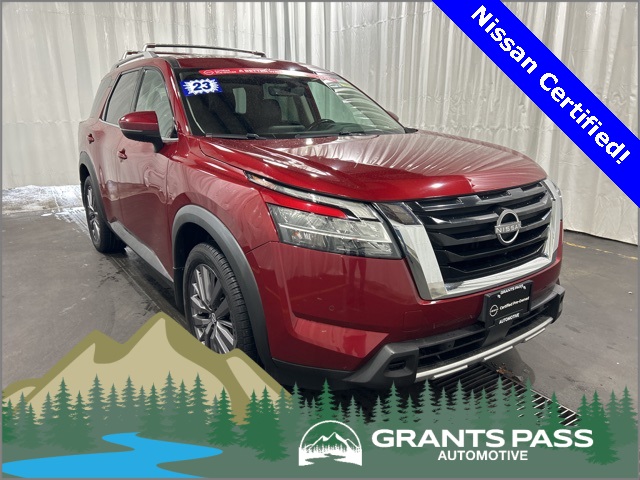2023 Nissan Pathfinder SL's photo