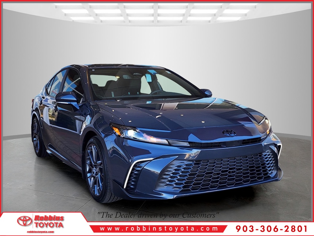 2026 Toyota Camry SE's photo