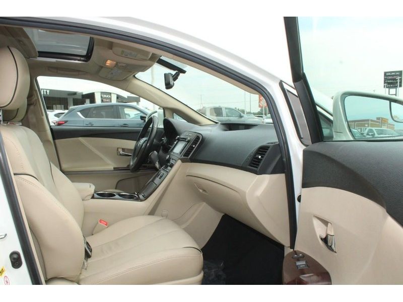 2013 Toyota Venza LE photo 9
