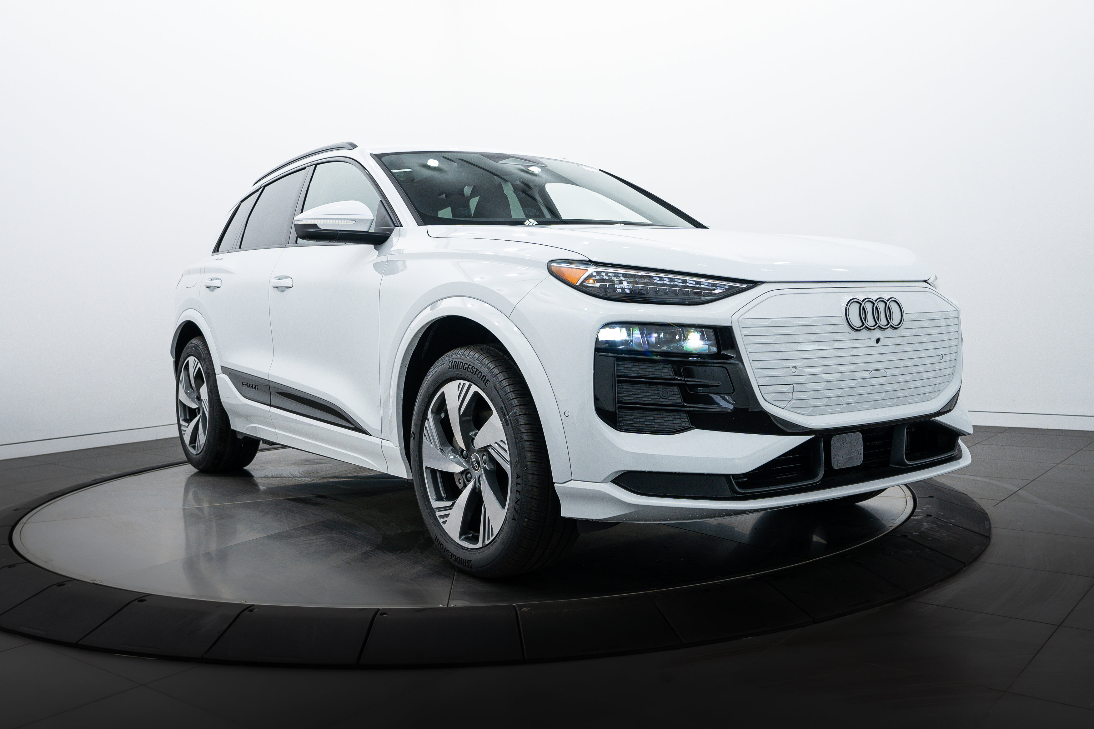 2025 Audi Q6 E-tron Premium Plus photo 2