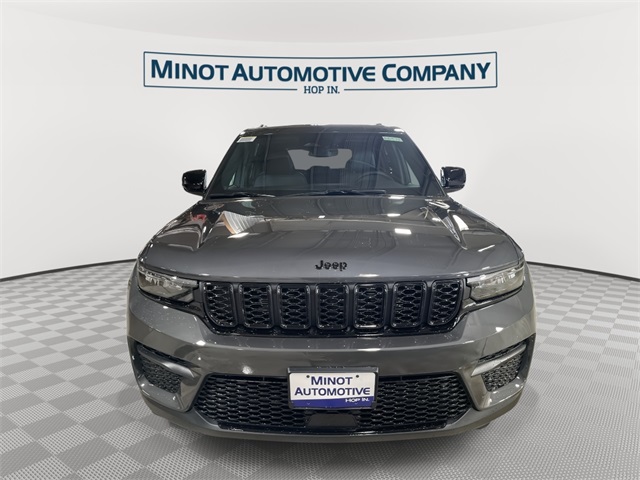 2025 Jeep Grand Cherokee Laredo Altitude photo 3