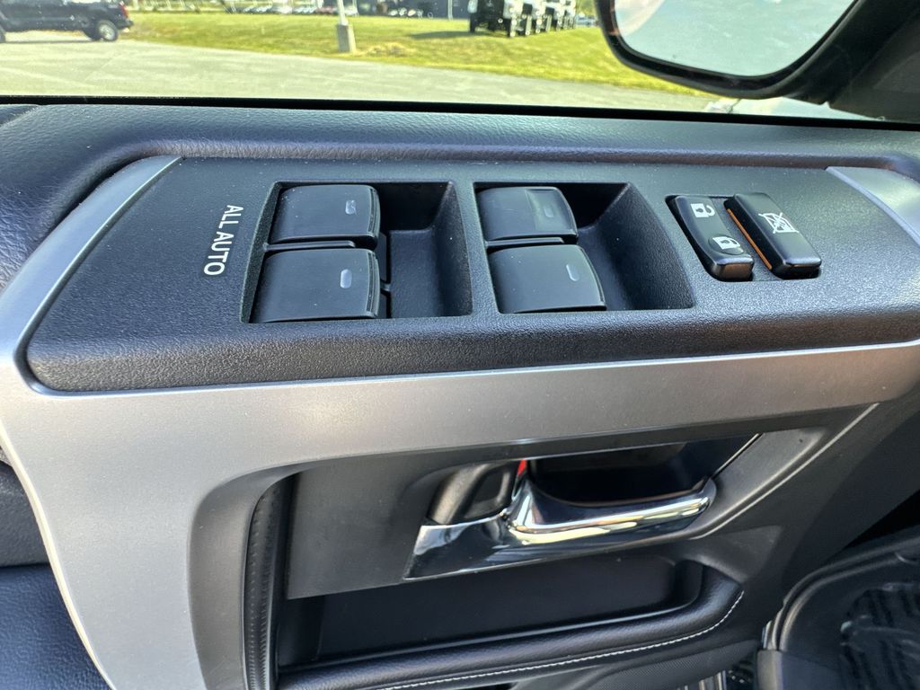 2019 Toyota 4Runner SR5 Premium photo 15