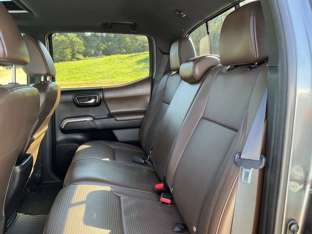 2016 Toyota Tacoma Limited photo 14