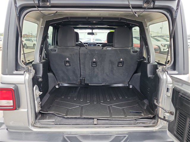 2020 Jeep Wrangler Unlimited Sahara photo 4