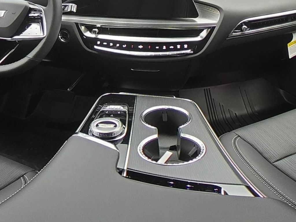 2025 Cadillac Lyriq Luxury photo 12