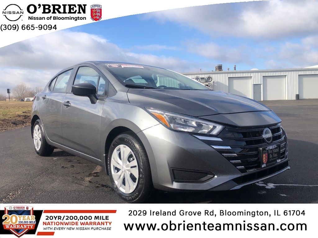 2025 Nissan Versa S's photo