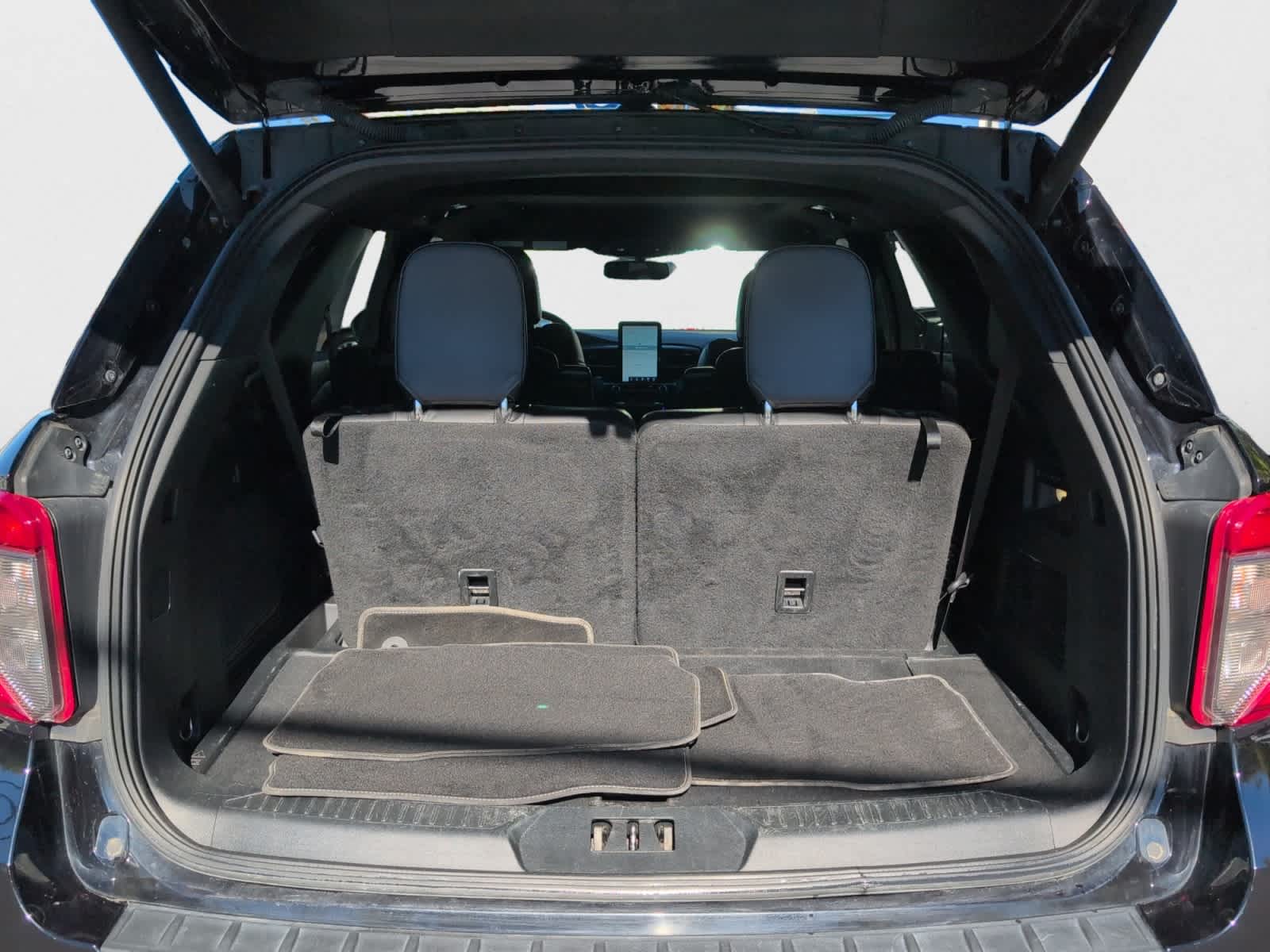 2022 Ford Explorer ST photo 14