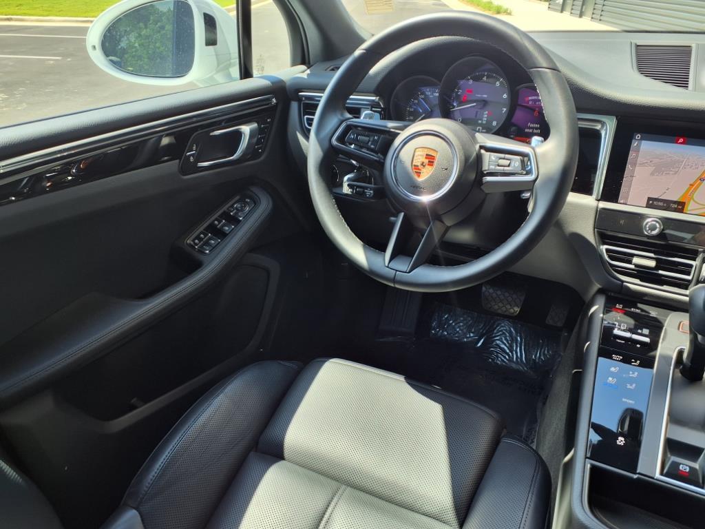 2024 Porsche Macan T photo 22