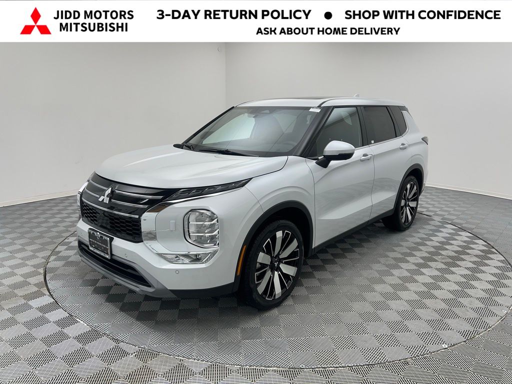 2026 Mitsubishi Outlander SE's photo