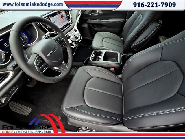 2025 Chrysler Voyager LX photo 17