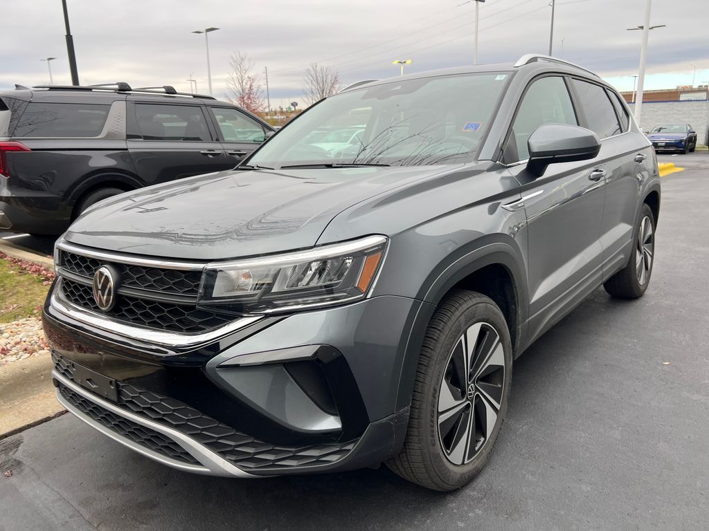 2024 Volkswagen Taos SE photo 2