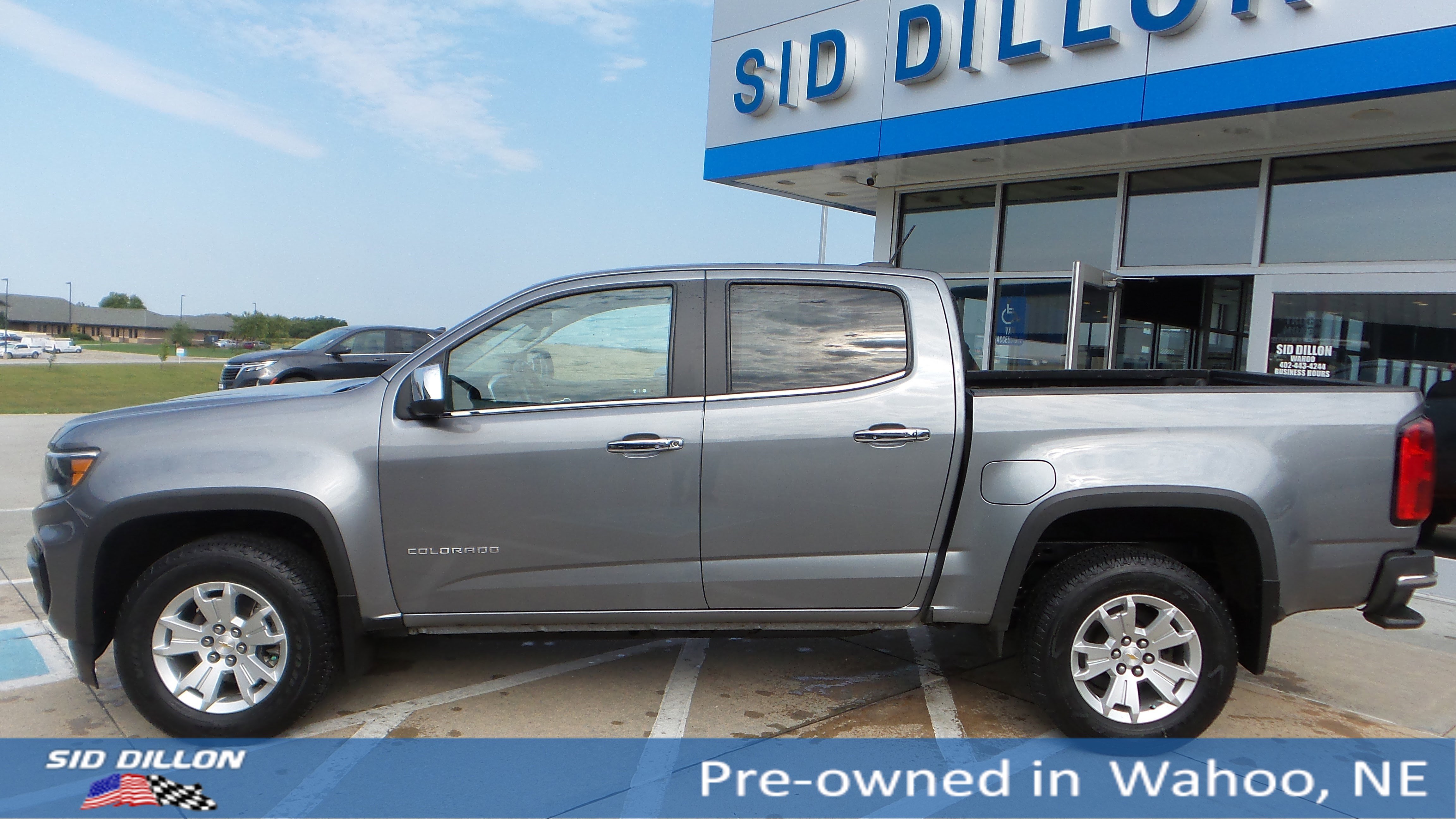 2022 Chevrolet Colorado LT photo 2