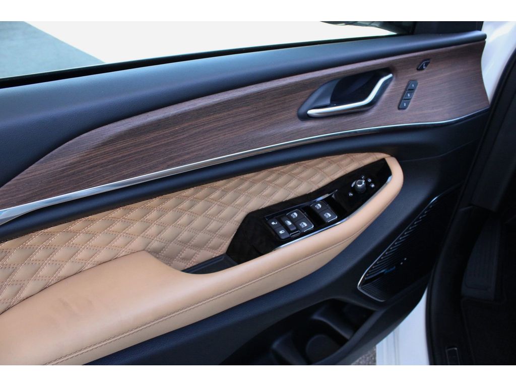 2024 Jeep Grand Cherokee L Summit photo 3